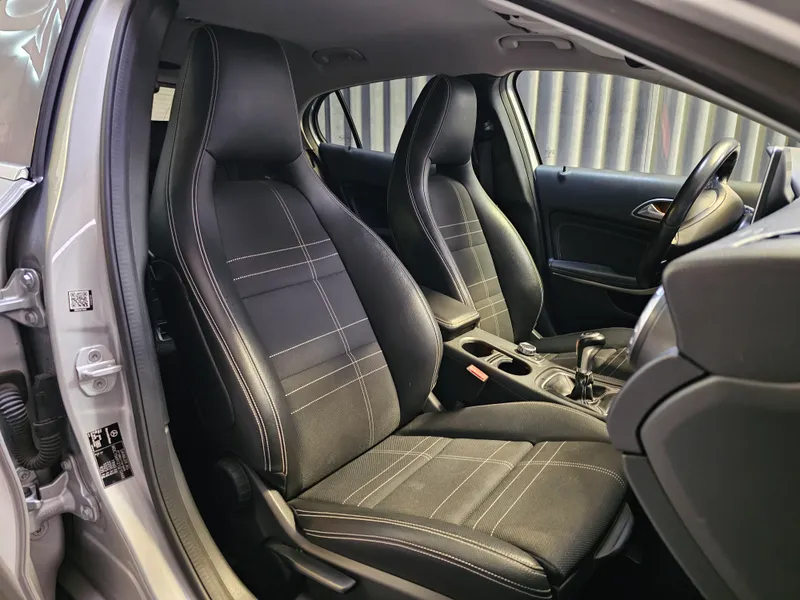 Mercedes Benz GLA 180 foto 22