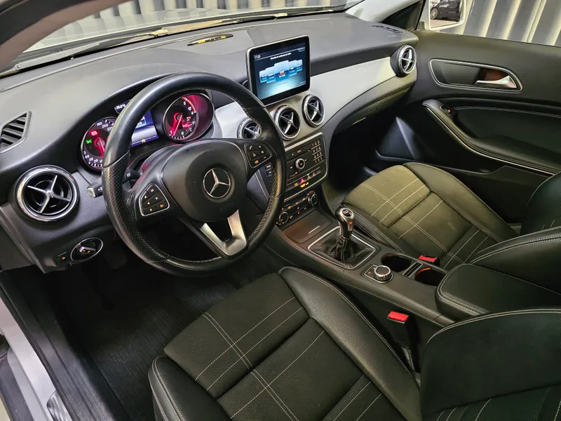 Mercedes Benz GLA 180 foto 10