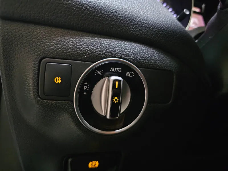 Mercedes Benz GLA 180 foto 26