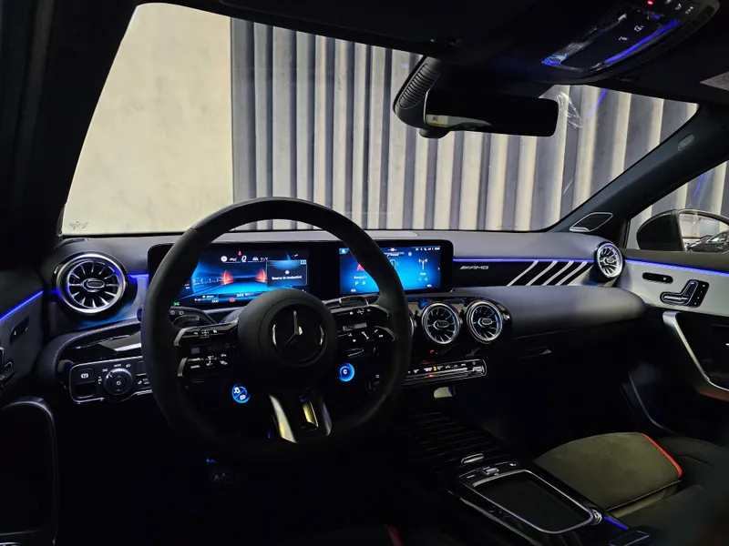 Mercedes Benz A 45 AMG foto 11