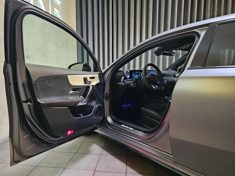 Mercedes Benz A 45 AMG foto 8
