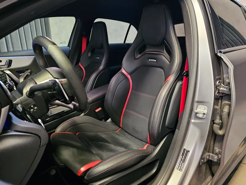 Mercedes Benz A 45 AMG foto 24