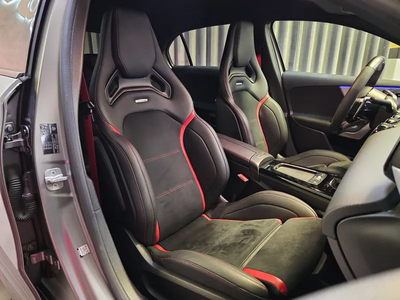 Mercedes Benz A 45 AMG foto 25