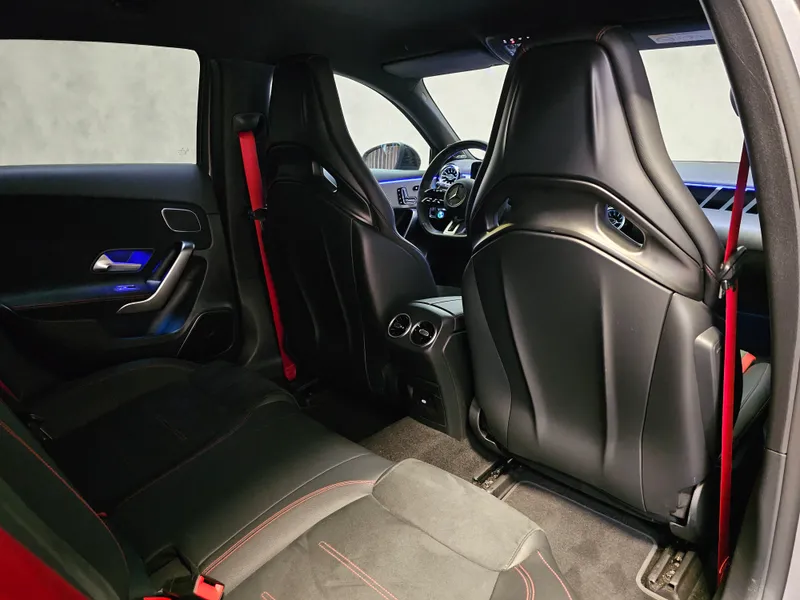 Mercedes Benz A 45 AMG foto 20