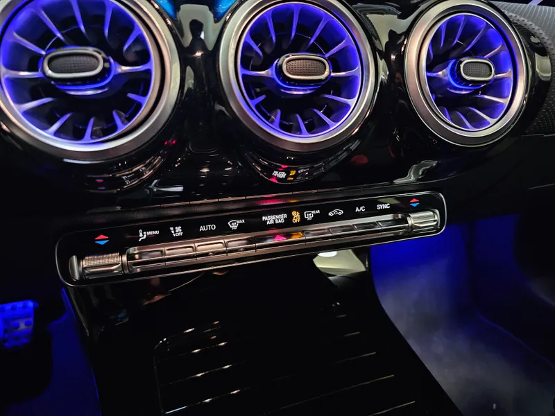 Mercedes Benz A 45 AMG foto 17