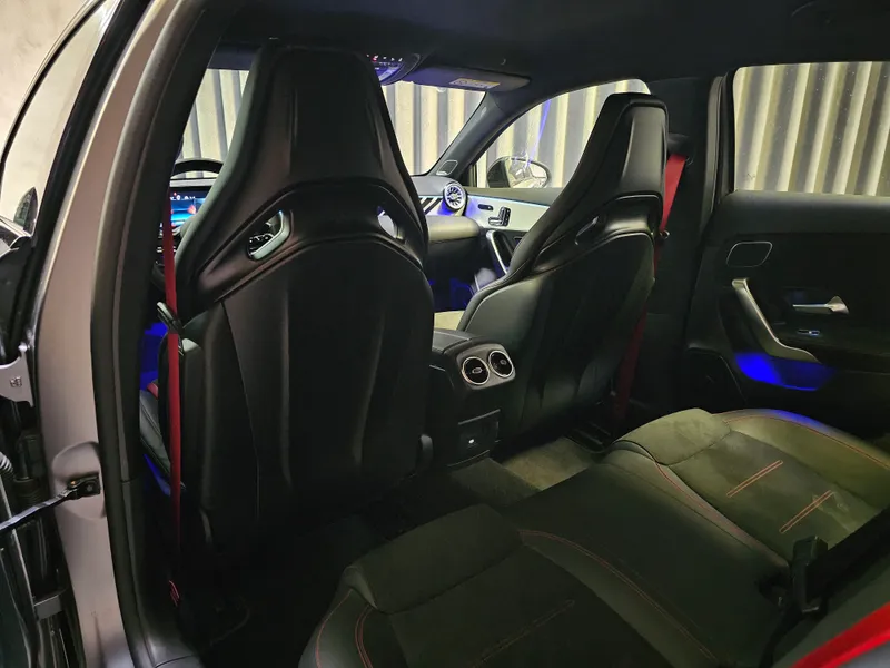 Mercedes Benz A 45 AMG foto 22
