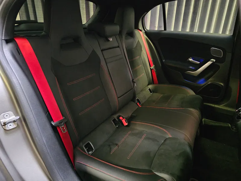 Mercedes Benz A 45 AMG foto 26