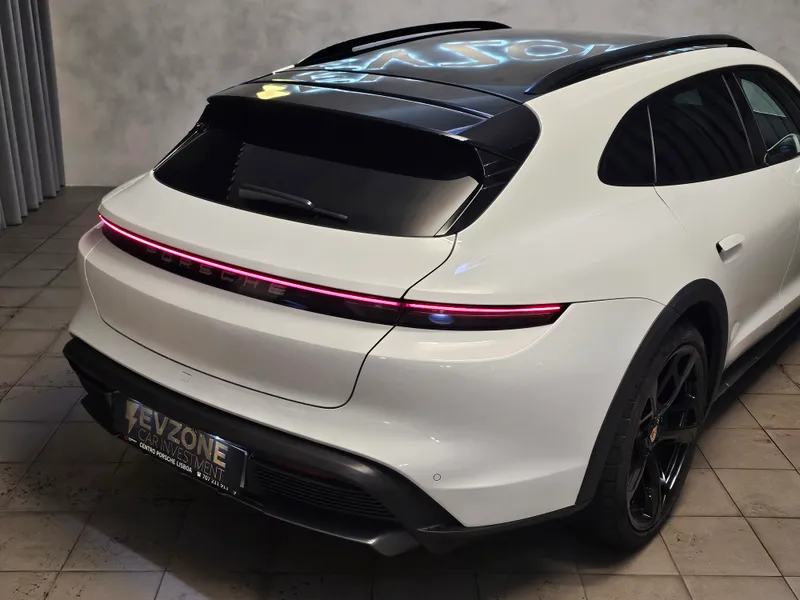 Porsche Taycan Cross Turismo foto 28