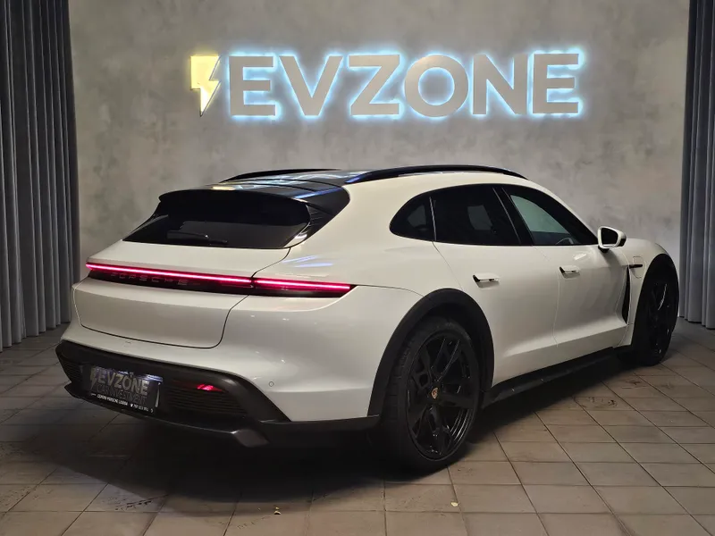 Porsche Taycan Cross Turismo foto 6