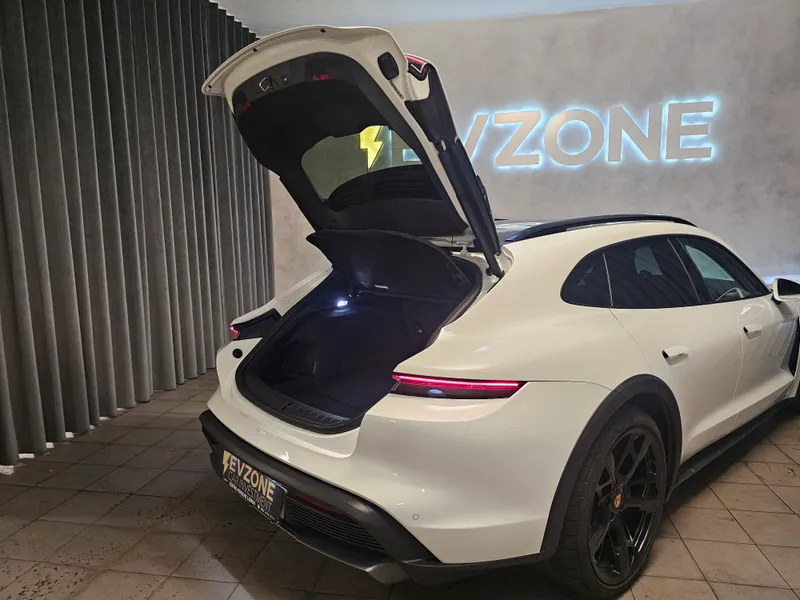 Porsche Taycan Cross Turismo foto 27