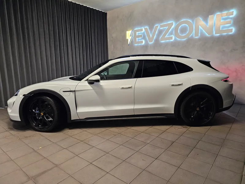 Porsche Taycan Cross Turismo foto 4