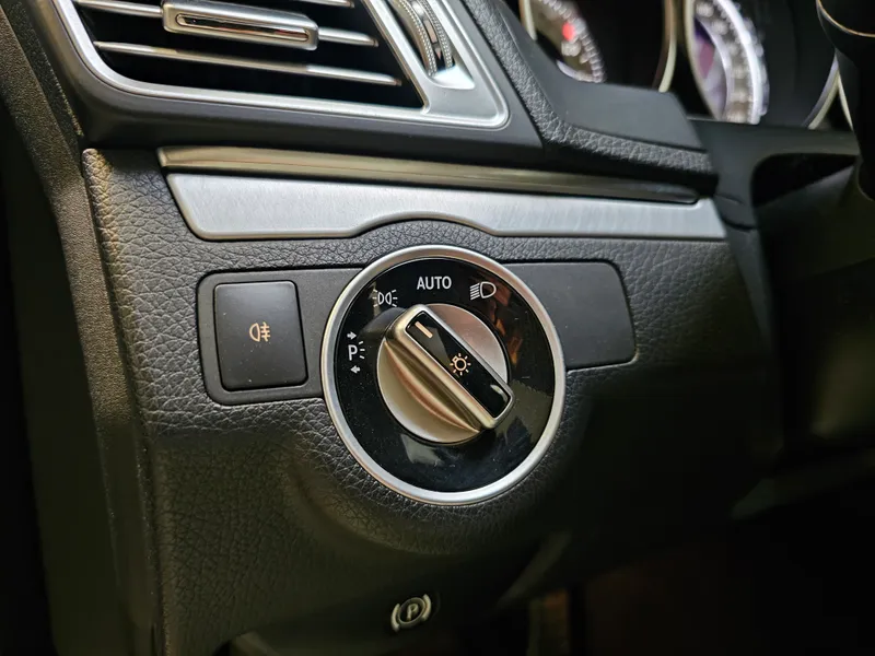 Mercedes Benz E 220 foto 29