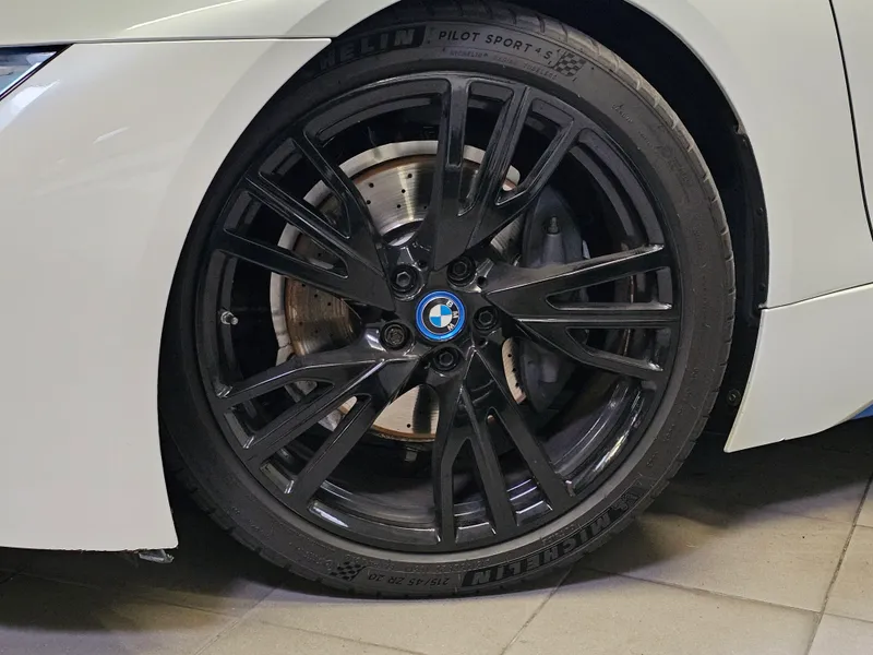 BMW i8 foto 33