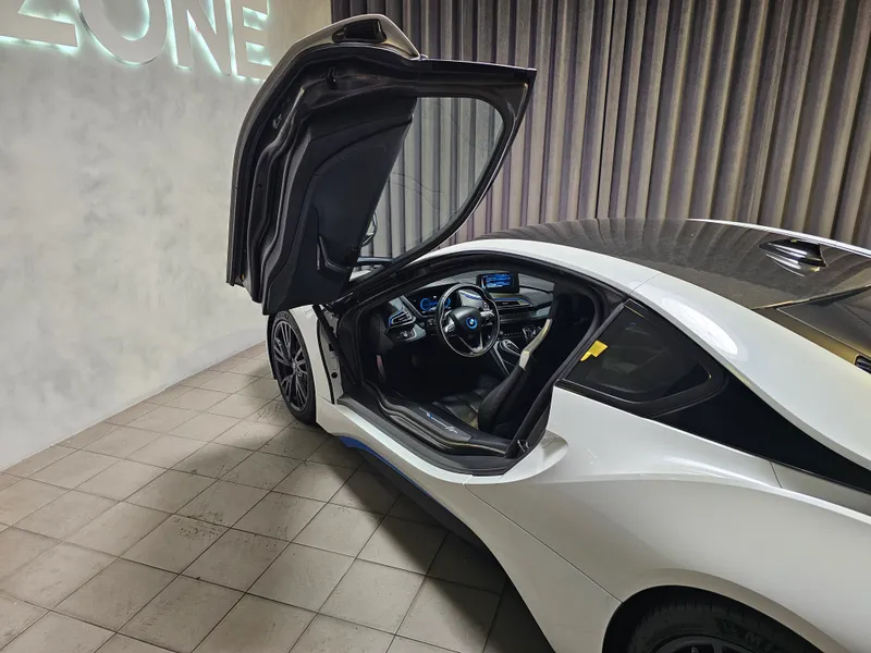 BMW i8 foto 9