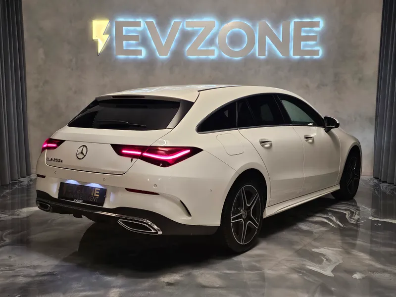 Mercedes Benz CLA 250 foto 6