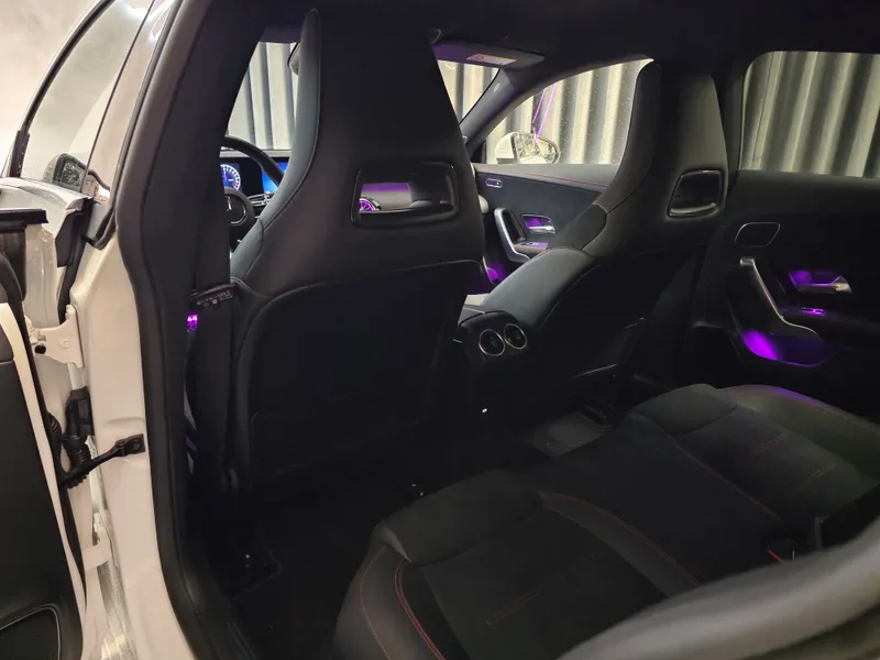 Mercedes Benz CLA 250 foto 21