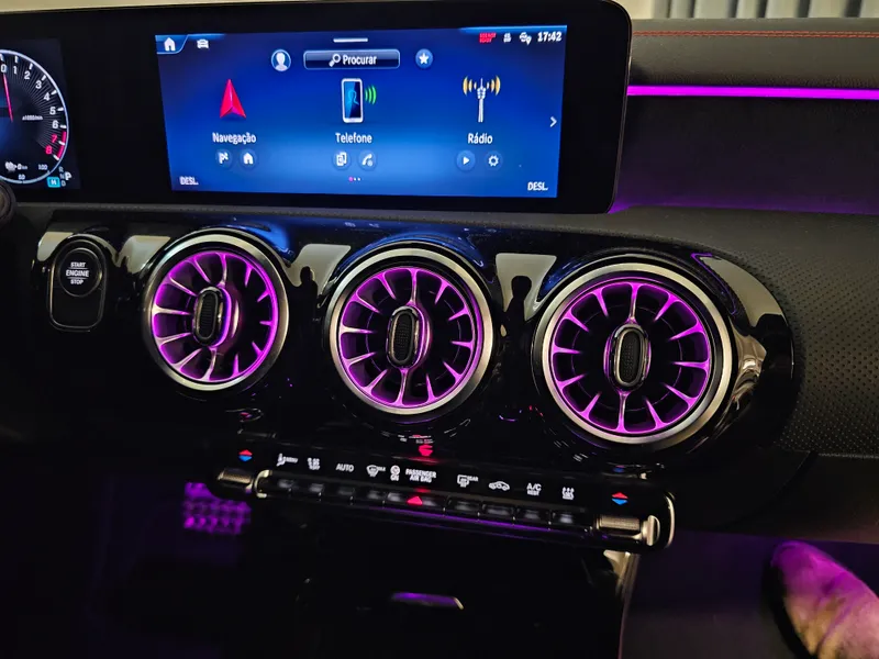 Mercedes Benz CLA 250 foto 16