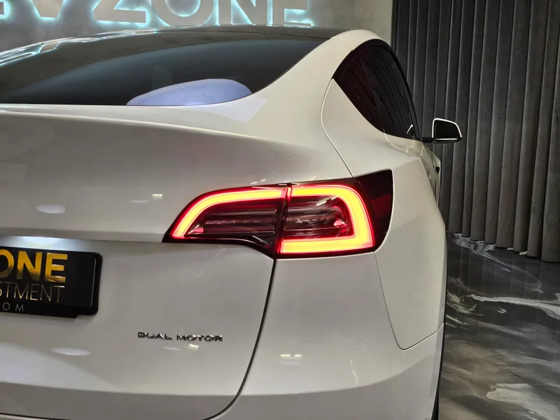 Tesla Model Y foto 7