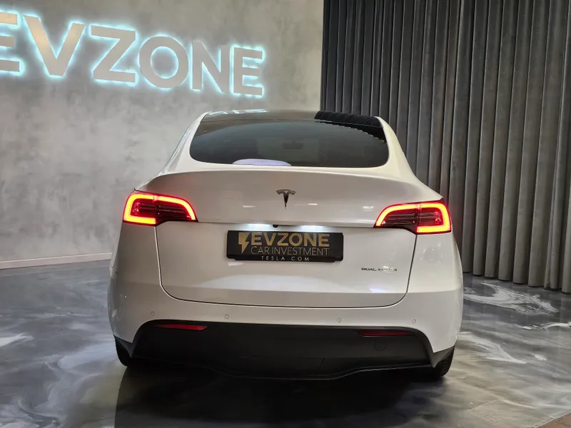 Tesla Model Y foto 5