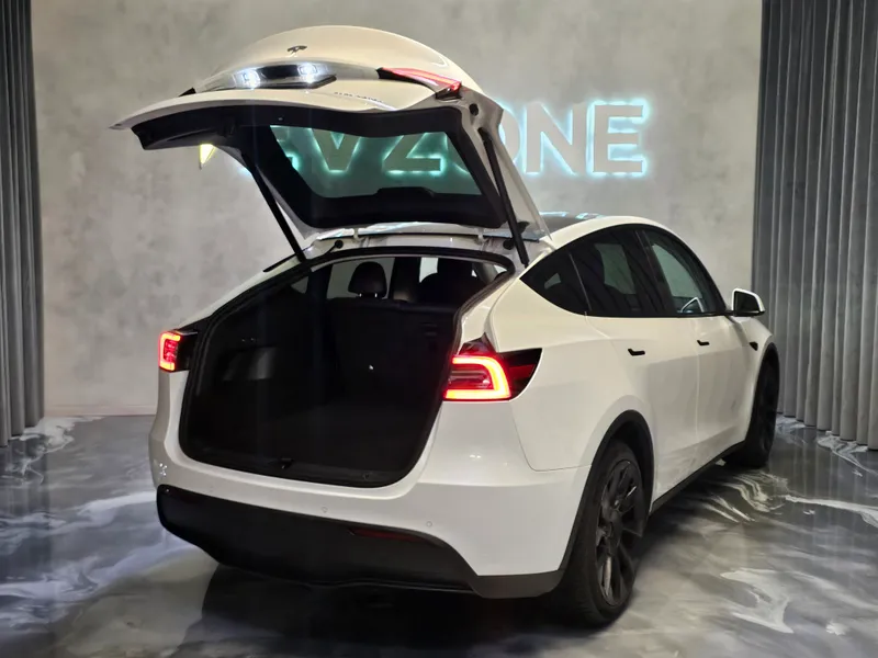 Tesla Model Y foto 22