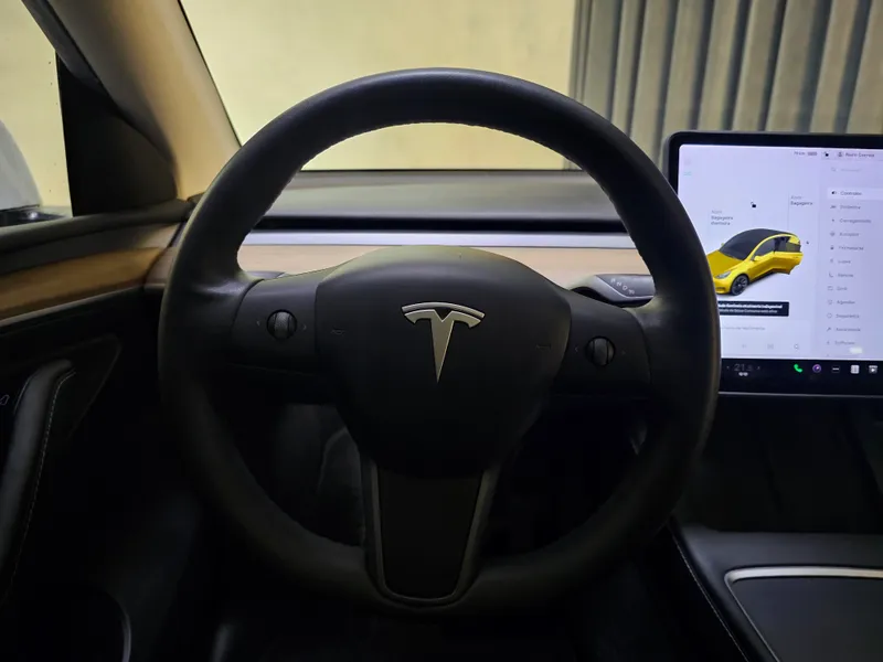 Tesla Model Y foto 12