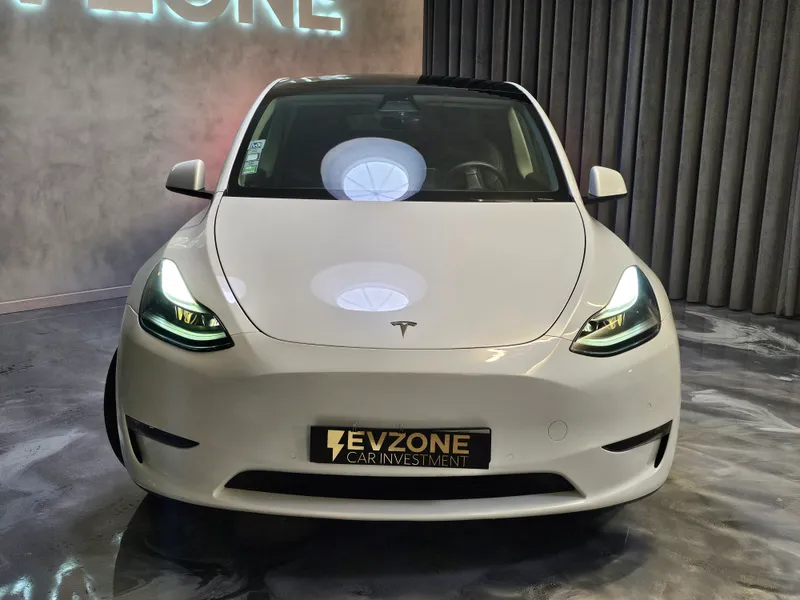 Tesla Model Y foto 2