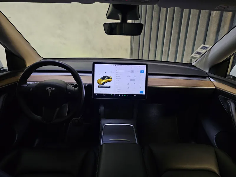 Tesla Model Y foto 11
