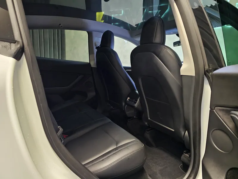 Tesla Model Y foto 17