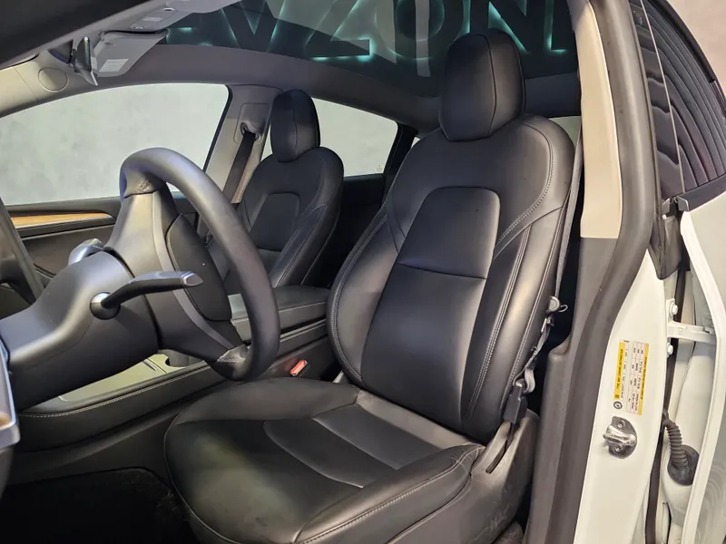 Tesla Model Y foto 15