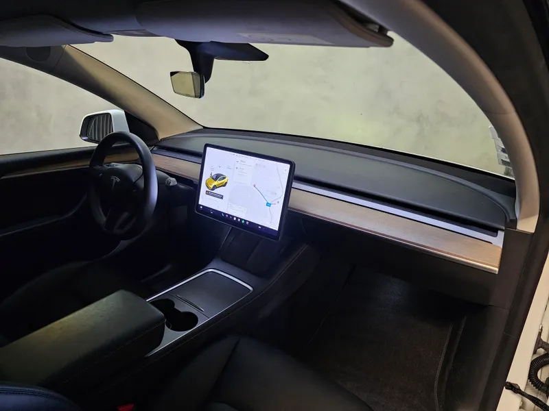 Tesla Model Y foto 10