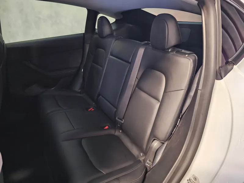 Tesla Model Y foto 18