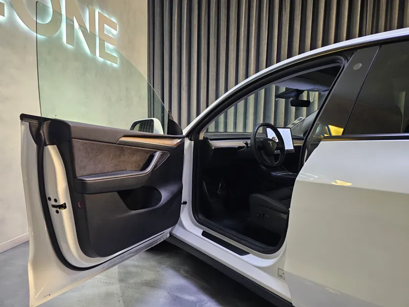 Tesla Model Y foto 8