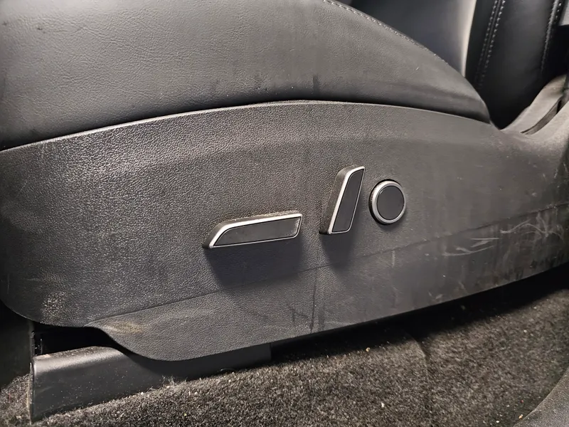 Tesla Model Y foto 19