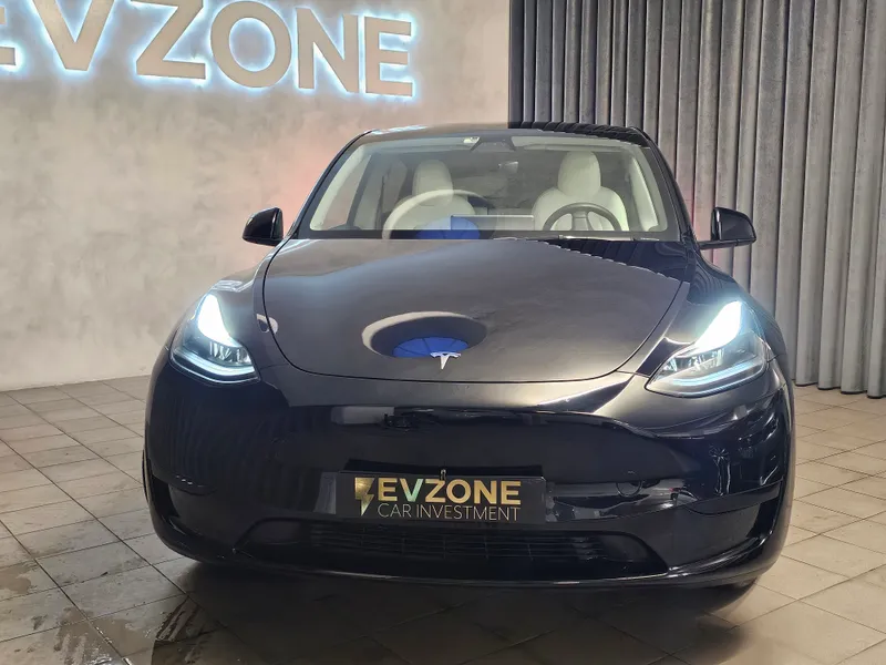 Tesla Model Y foto 2