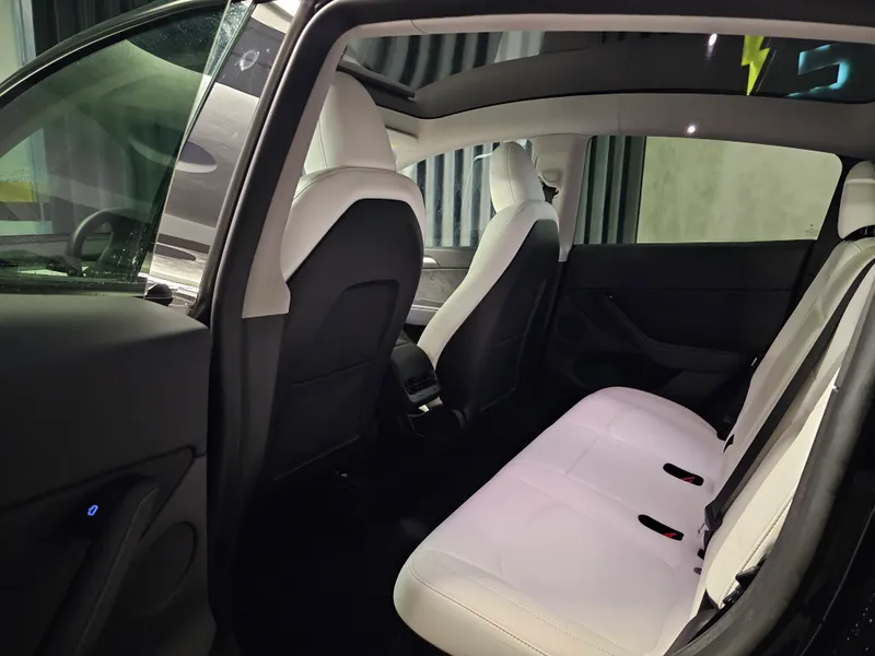 Tesla Model Y foto 8