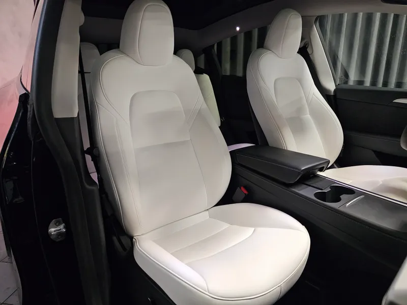 Tesla Model Y foto 7