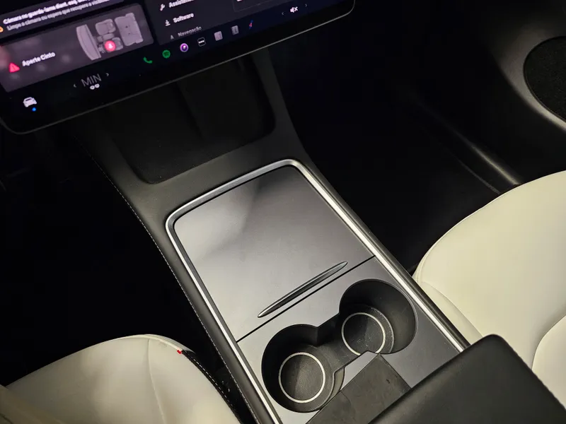 Tesla Model Y foto 13