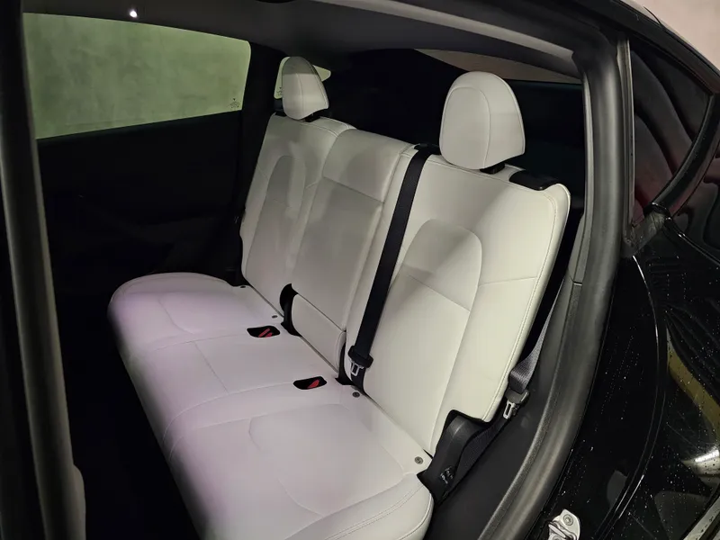 Tesla Model Y foto 9