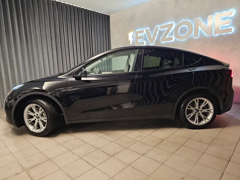 Tesla Model Y foto 4