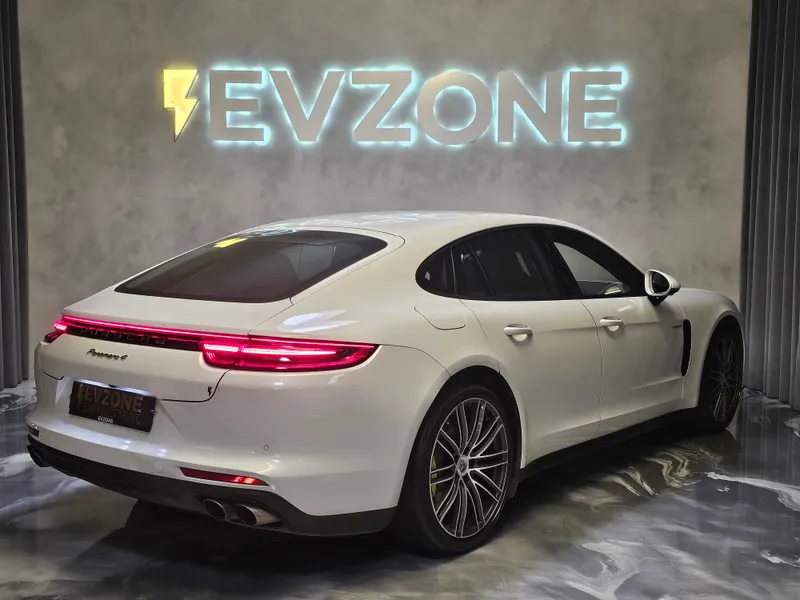 Porsche Panamera foto 8