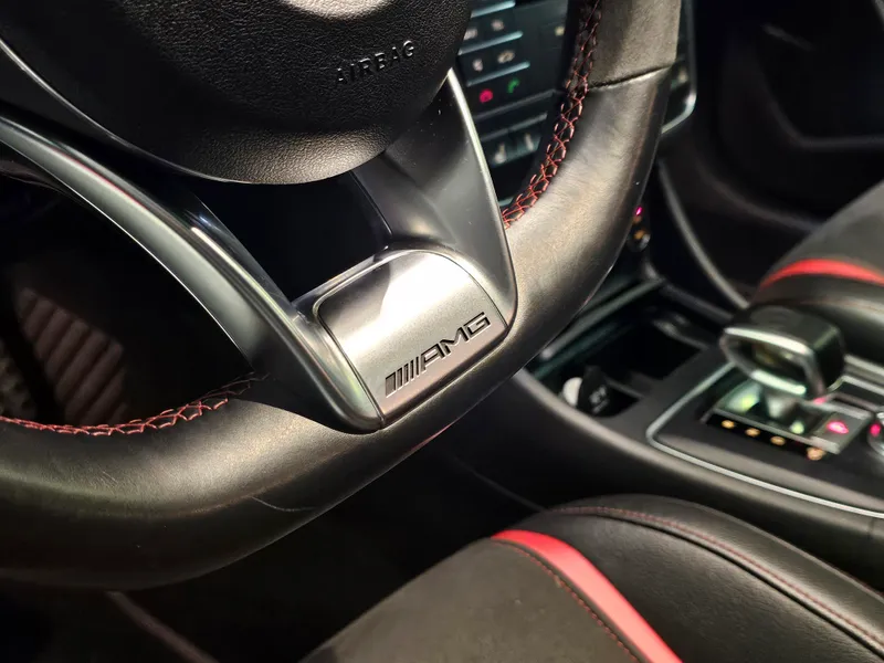 Mercedes Benz GLA 45 AMG foto 26