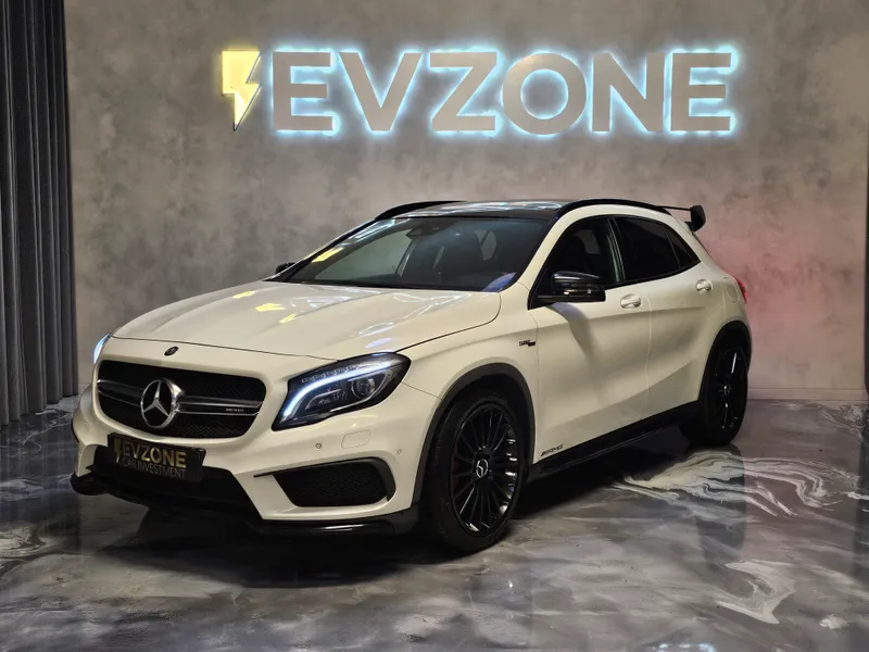 Mercedes Benz GLA 45 AMG foto 3
