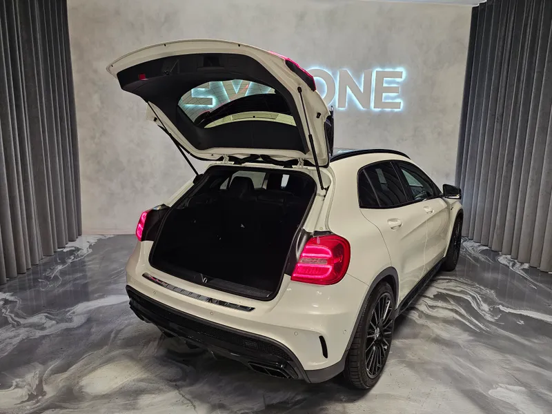 Mercedes Benz GLA 45 AMG foto 29