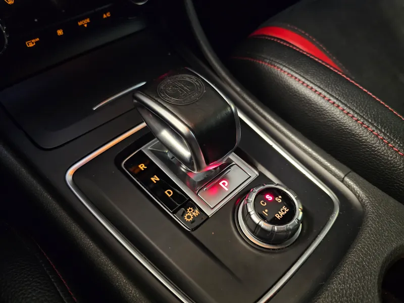 Mercedes Benz GLA 45 AMG foto 18