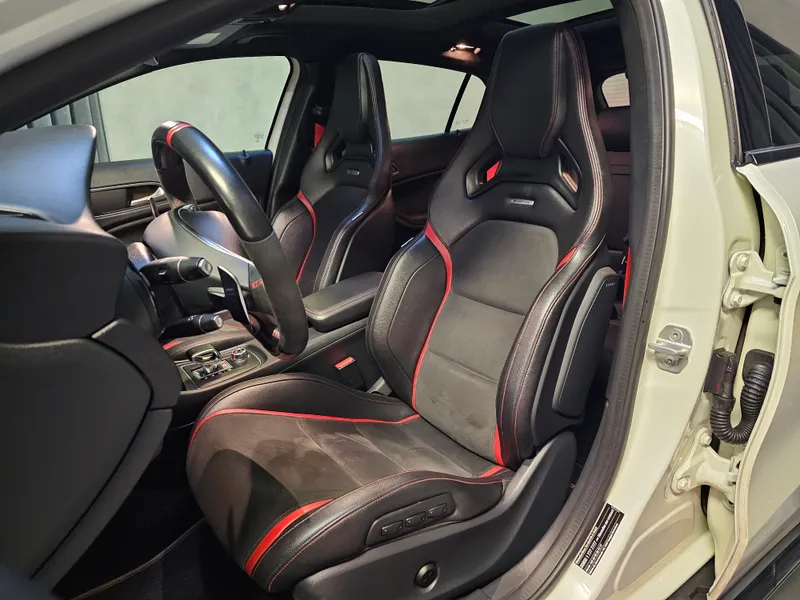 Mercedes Benz GLA 45 AMG foto 20