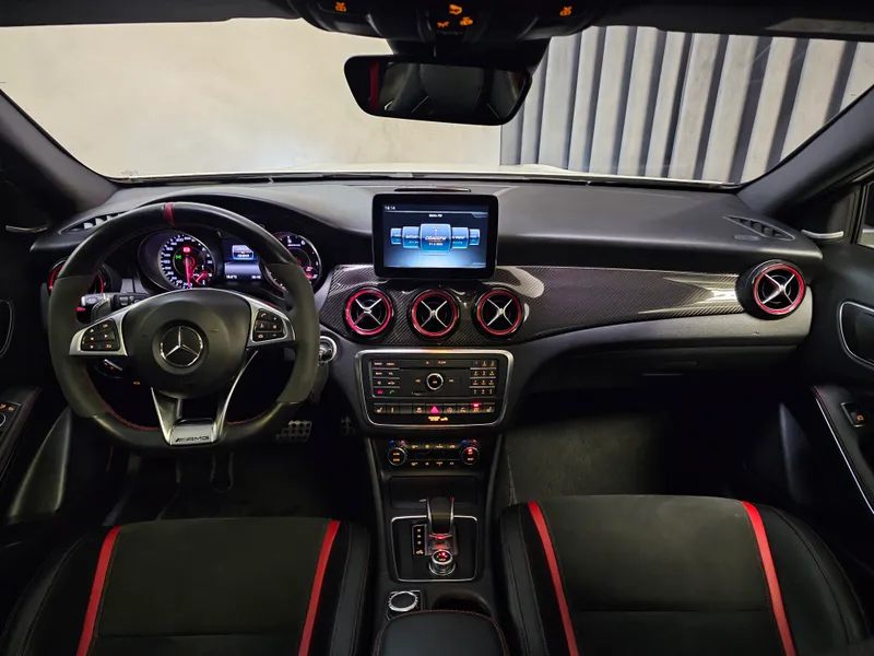 Mercedes Benz GLA 45 AMG foto 11