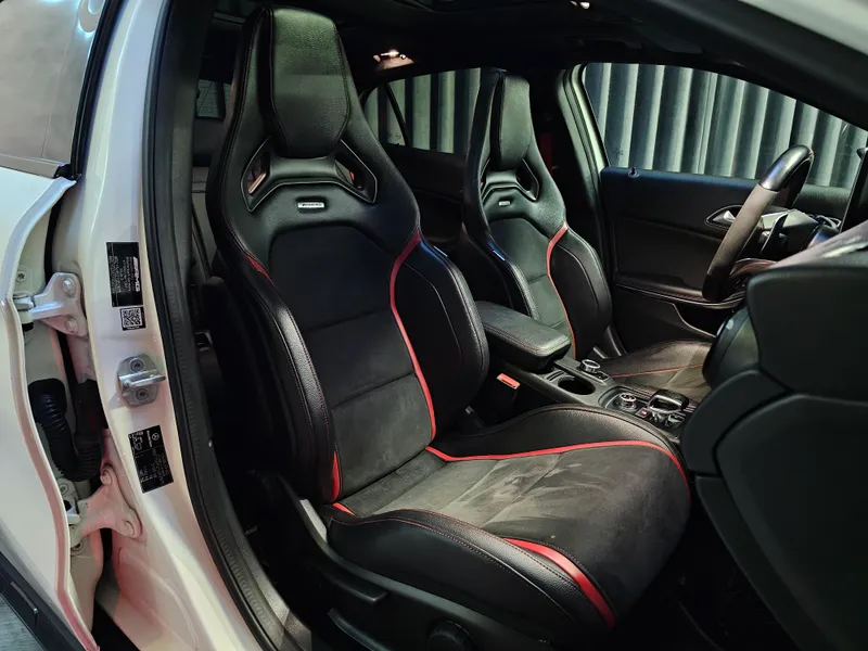 Mercedes Benz GLA 45 AMG foto 21