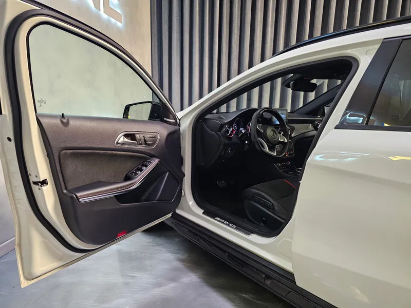 Mercedes Benz GLA 45 AMG foto 7