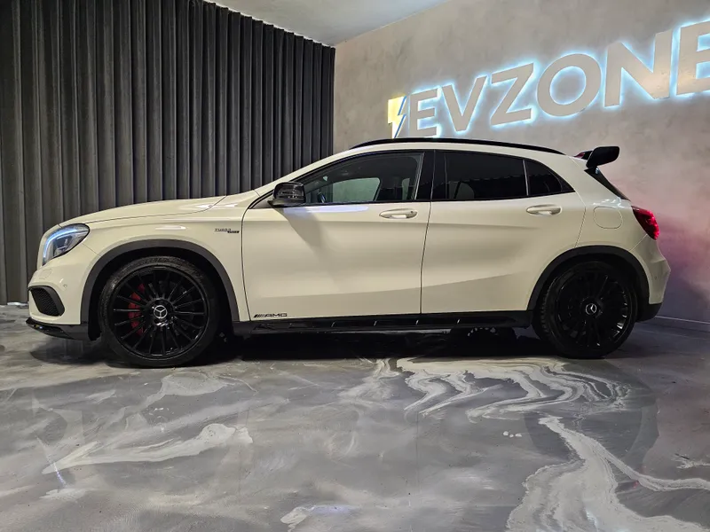 Mercedes Benz GLA 45 AMG foto 4