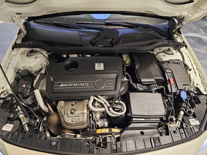 Mercedes Benz GLA 45 AMG foto 35